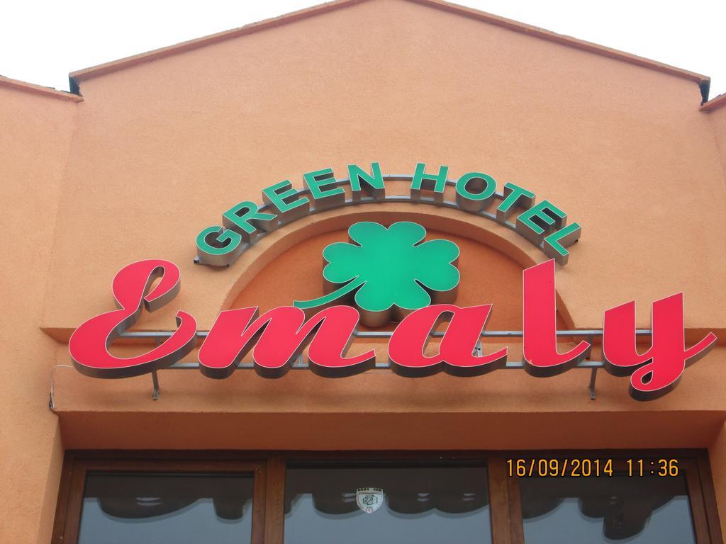 Family Emaly Green מלון 3*